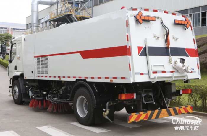 乘龍M3 4X2洗掃車，許你美好“衛(wèi)”來