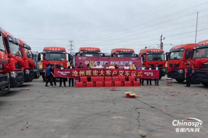 冀南分公司成功交付30輛TX7燃氣牽引車，助力滄州大客戶高效升級！