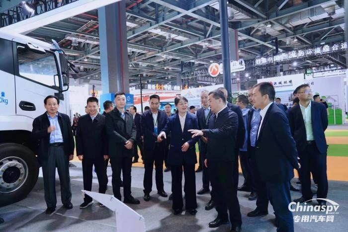 勁旅智造 綠色環(huán)衛(wèi) 新能源系列裝備亮相南昌城博會(huì)