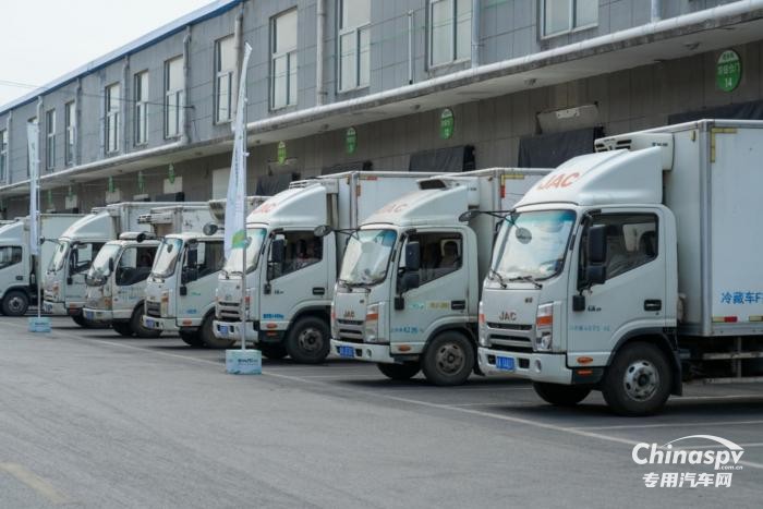 安徽合肥蘇師傅：老鄉(xiāng)雞走向全國，江淮1卡全程護(hù)航，守護(hù)干凈、新鮮、衛(wèi)生