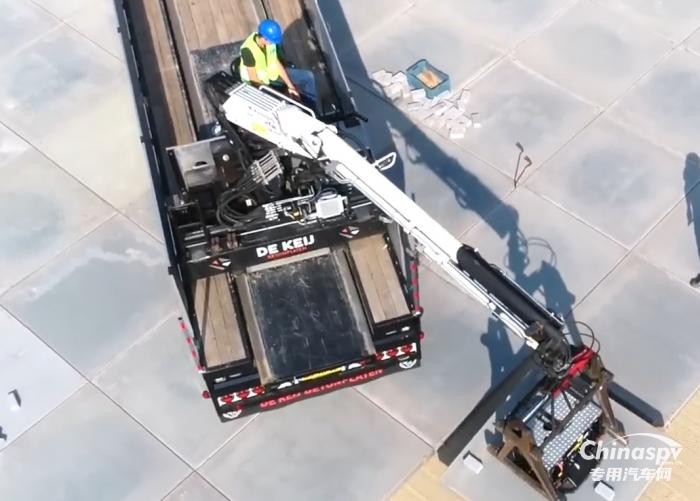 今日國(guó)外專用車推薦-歐洲獨(dú)特的滑動(dòng)隨車起重機(jī)