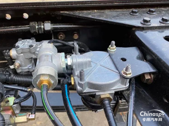 品質(zhì)合規(guī)，上牌無(wú)憂！解放青汽JH6 6X2爆破器材車上市